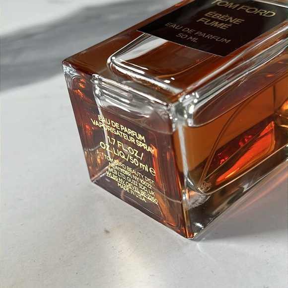 TOM FORD ÉBÈNE FUMÉ EAU DE PARFUM 50 m l - Picture 5 of 6